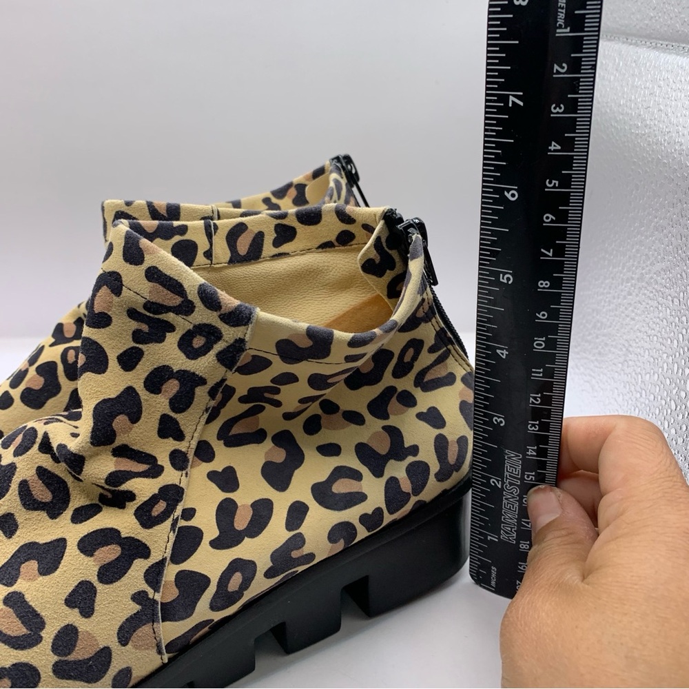 L'Amour Des Pieds Womens Ankle Booties Round Toe Back Zip Leather Cheetah 7 F17 - Picture 3 of 10